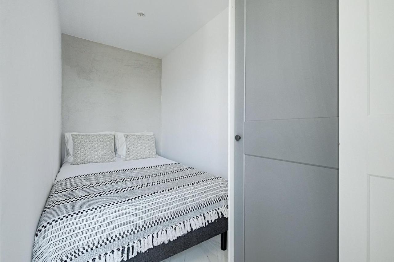 White Studio Next To Polin Polish Jews Musem Warsawa Bagian luar foto